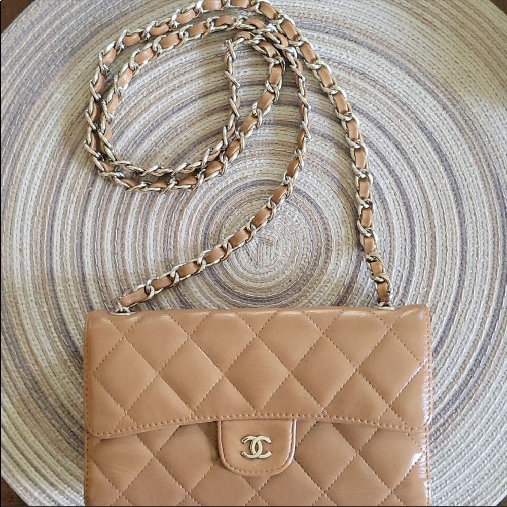 Chanel wallet with added chain